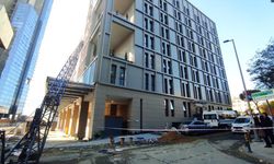 İstanbul'da vinç öğrenci yurduna devrildi