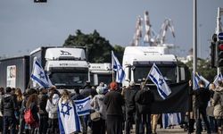 İsrailli gruplar, Gazze’ye giden yardım tırlarının geçişini engellemeye çalıştı