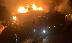 Çorum'da yangın: 3 ev küle döndü