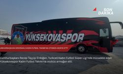 Cumhurbaşkanı Erdoğan, Kadın Futbol Takımı'na otobüs hediye etti