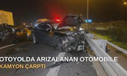 Otoyolda arızalanan otomobile kamyon çarptı