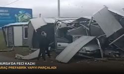 Bursa’da feci kaza! Araç prefabrik yapıyı parçaladı