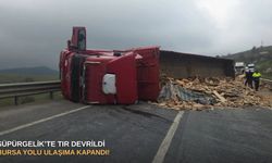 Süpürgelik’te tır devrildi: Bursa yolu ulaşıma kapandı!