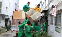 Bursa’daki o çöp ev temizlendi: Tam 1 kamyon atık çıktı!
