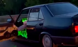 Bursa’da trafikte pes dedirten görüntü! Kapıyı açıp böyle ilerledi
