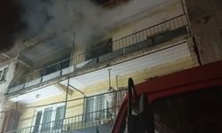 Bursa’da alevlere teslim olan bina kullanılamaz hale geldi!