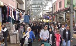 Bursa Tarihi Çarşı’da bayram telaşı: Adım atacak yer kalmadı!