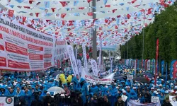 Bursa’da 1 Mayıs coşkusu meydanlara sığmadı!