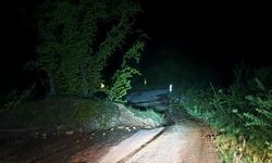 Bursa’da heyelan yolu yuttu!