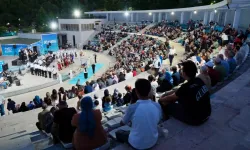 Bursa’da ezgilerle büyüleyen dev konser
