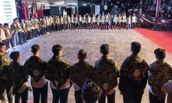 Bursa’da bin yıllık ritüel: Diplomayı alan "şed" kuşandı!