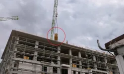 Bursa'da şantiyede sıra dışı tahliye! Vinç sepeti hayat kurtardı