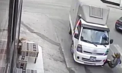 Bursa’da dehşete düşüren kaza: Kamyonet yayayı böyle savurdu!