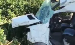 Bursa’da servis minibüsü böyle savruldu: Ortalık savaş alanına döndü!