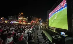 Bursa Yıldırım’da milli maç heyecanı dev ekranda!