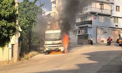 Bursa’da faciaya ramak kaldı! Park halindeki kamyon saniyeler içinde yandı