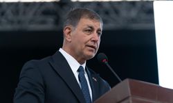 İzmir Büyükşehir Belediye Başkanı Cemil Tugay CHP’den istifa etti