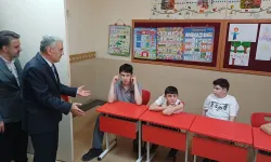 Bursa’da karne heyecanı: Vali Ayyıldız’dan özel öğrencilere sürpriz ziyaret!