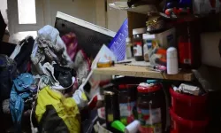 Bursa’da apartmanı saran koku! 7 ton çöpün içinden bakın ne çıktı?