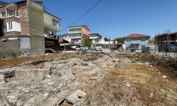 Bursa’da kilisenin 50 metre yakınındaki Roma hamamı çöp yığınları arasında kaldı!