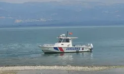 İznik Gölü'nde serinlemek isteyen 2 genç suda kayboldu