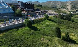 Bursa kavrulurken Uludağ’da şaşırtan görüntü! Serinlemek için zirveye koştular