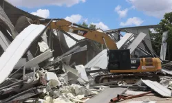 Bursa’da 2 bin metrekarelik kaçak fabrika yıkıldı!