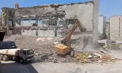 Bursa'da yılların okulu yıkılıyor! Çalışmalar başladı