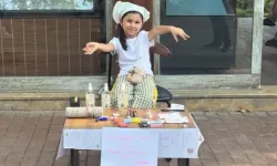 Japonya'ya gitmek için oyuncaklarını satıyor