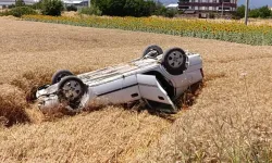 Bursa’da korkutan kaza! Savrulan otomobil tarlaya uçtu