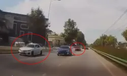 Otoyolda makas atarak yarıştılar! Bursa'daki kaza anı araç kamerasında