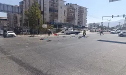 Bursa'da yola saçılan şeftaliler kaza getirdi