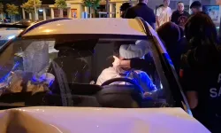 Bursa’da otomobil direğe saplandı! Araçta sıkışan sürücü hastaneye kaldırıldı