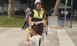 Bursa’da parkta kayboldu! Minik çocuğu polislerin sürprizi sakinleştirdi