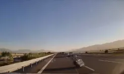 Bursa'da faciadan kıl payı dönüldü! Otomobilden kopan portbagaj yola savruldu