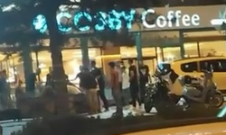 Bursa FSM Bulvarı’nda ortalık karıştı! Kafe önünde iki grup birbirine girdi