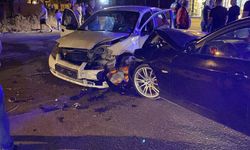 Bursa’da iki otomobil kafa kafaya çarpıştı! 2 sürücü yaralandı