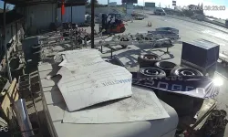 Bursa’da motosiklete arkadan çarpan kamyonet 2 kişiyi yola savurdu! O anlar kamerada