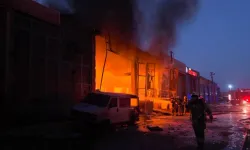 Bursa İnegöl’de mühürlü boya imalathanesinde yangın! 3 iş yeri zarar gördü
