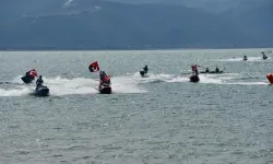 Bursa İznik Gölü’nde nefes kesen mücadele! 60 sporcu kıyasıya yarıştı