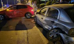 Mudanya'da iki otomobil çarpıştı 4 kişi yaralandı