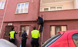 Bursa’da duyduğu sesi takip etti! Yavru kedinin sıkıştığı yer görenleri şaşırttı