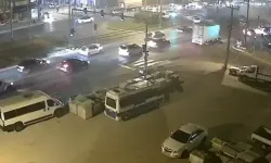 Bursa’da kavşakta ölüm kalım anları! 2 yaya kendini son anda kurtardı