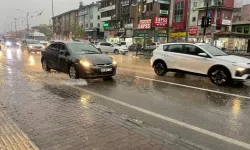 Bursa'da şiddetli yağış ulaşımı felç etti! Trafik kilitlendi