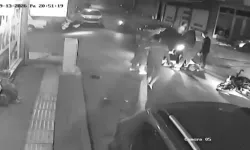 Bursa'da feci çarpışma! 2 kişinin yola savrulduğu anlar kamerada