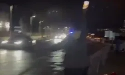 Bursa-Mudanya yolunda gece yarısı panik! Motosiklet sürücüsü yola savruldu