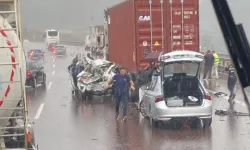 Bursa yolunda zincirleme kaza: 4 araç çarpıştı, yaralılar var