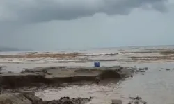 Bursa’da sağanak alarmı! 4 kişi mahsur kaldı, deniz kahverengiye döndü
