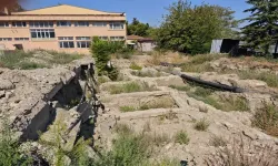 Yaklaşık 100 yıllık okulda dikkat çeken gelişme! İki bina dayanıksız çıktı