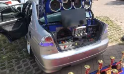 Bursa’da otomobilin bagajından drift şovu çıktı!